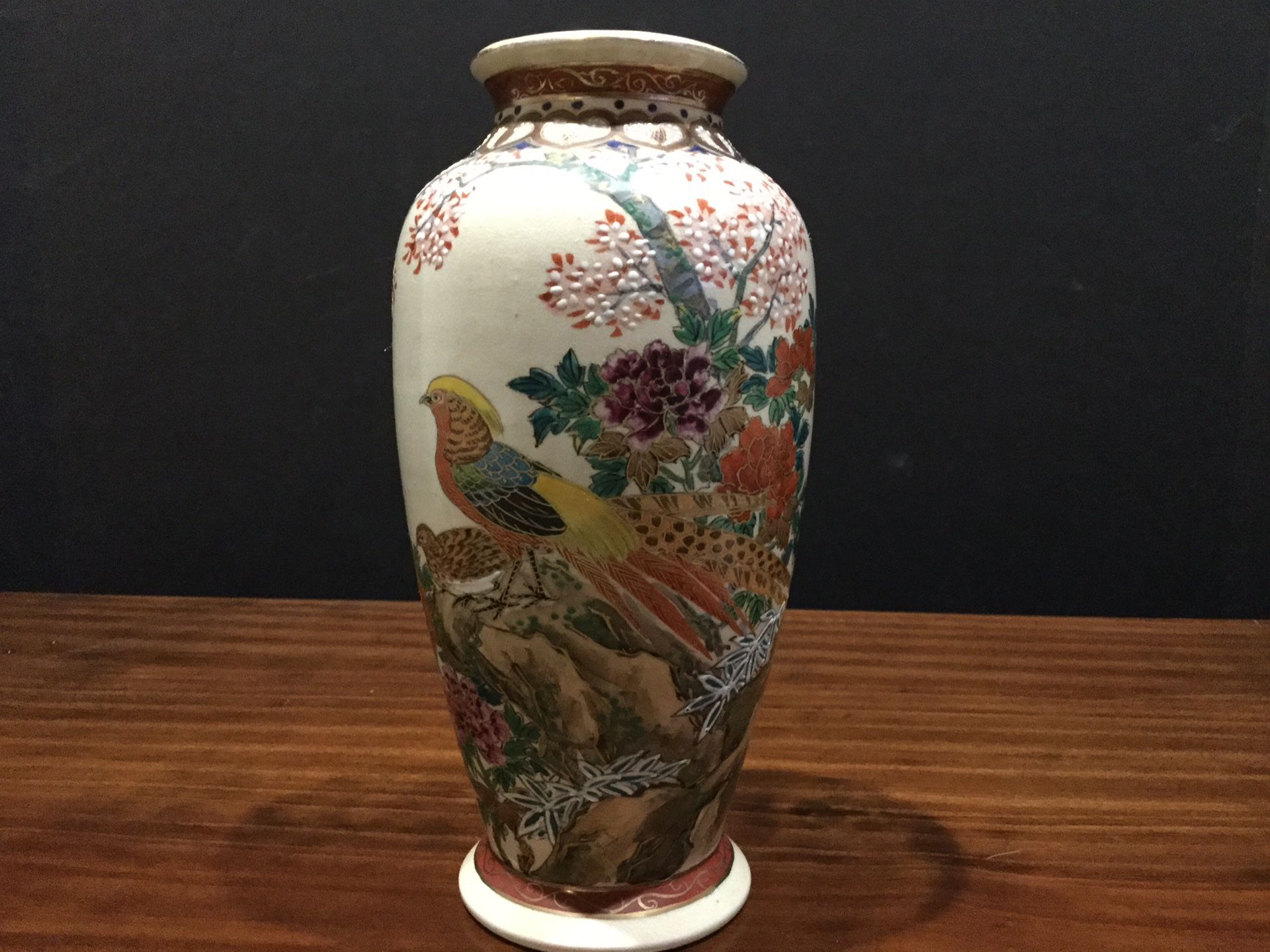 VINTAGE HAND PAINTED ASIAN VASE AND SIGNED