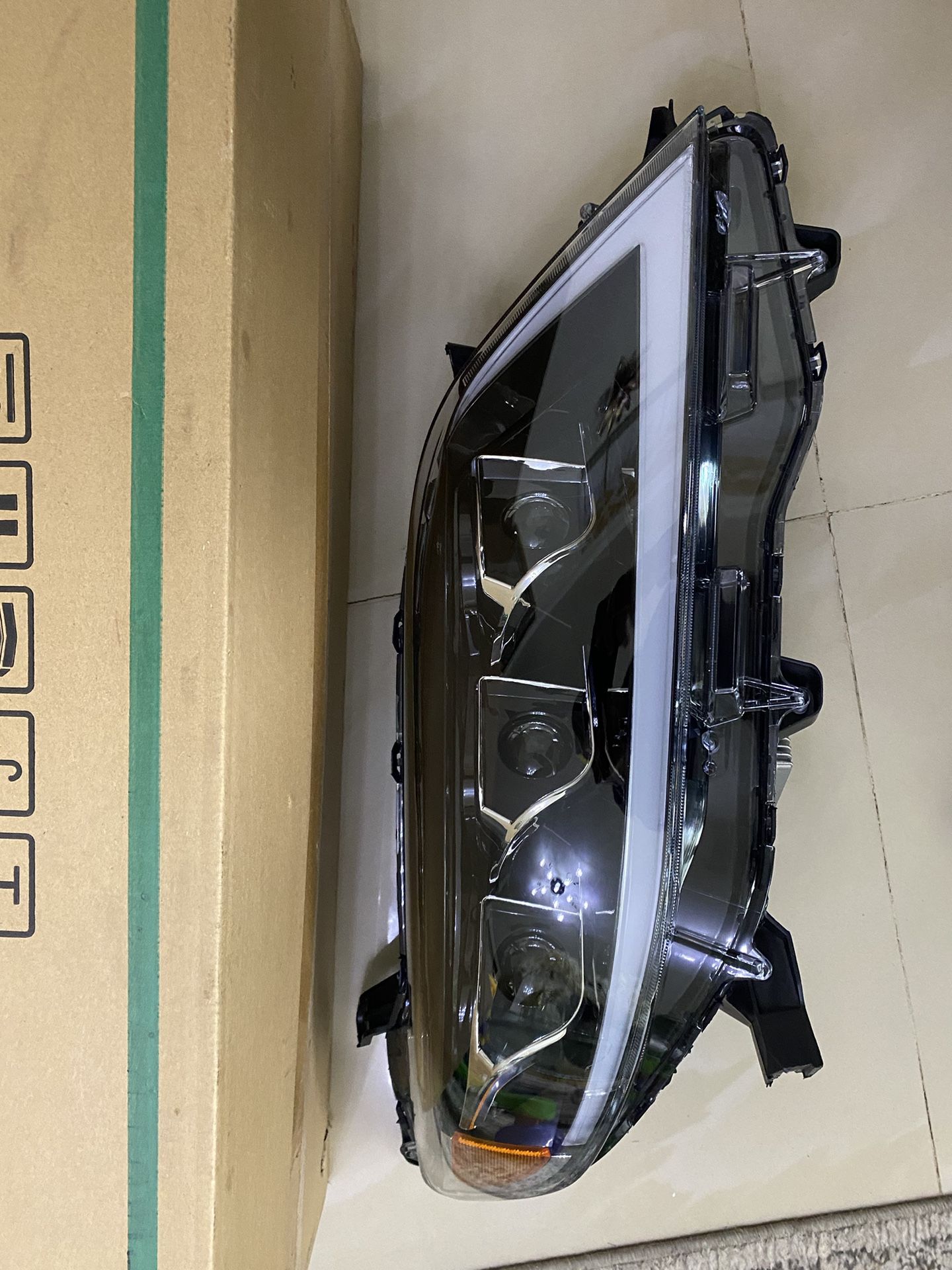 Head Lamp Lexus They are aftermarket