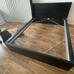 Bed Frame In Good Condition $120/en Buen Condicion