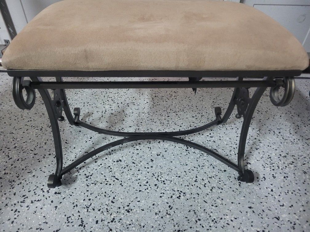 Metal Vanity / Entryway Bench – Upholstered Seat
