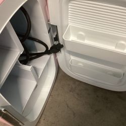 Personal Chiller Cosmetics Cooler Vanity 7L Mini Fridge Skincare Makeup Pink
