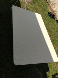 Folding table