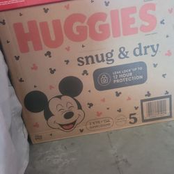 Diapers Huggies  Snug & Dry Size  5.    156 Account