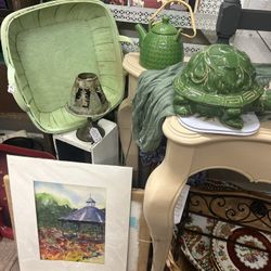 Adorable Green Spring Basket Decor 