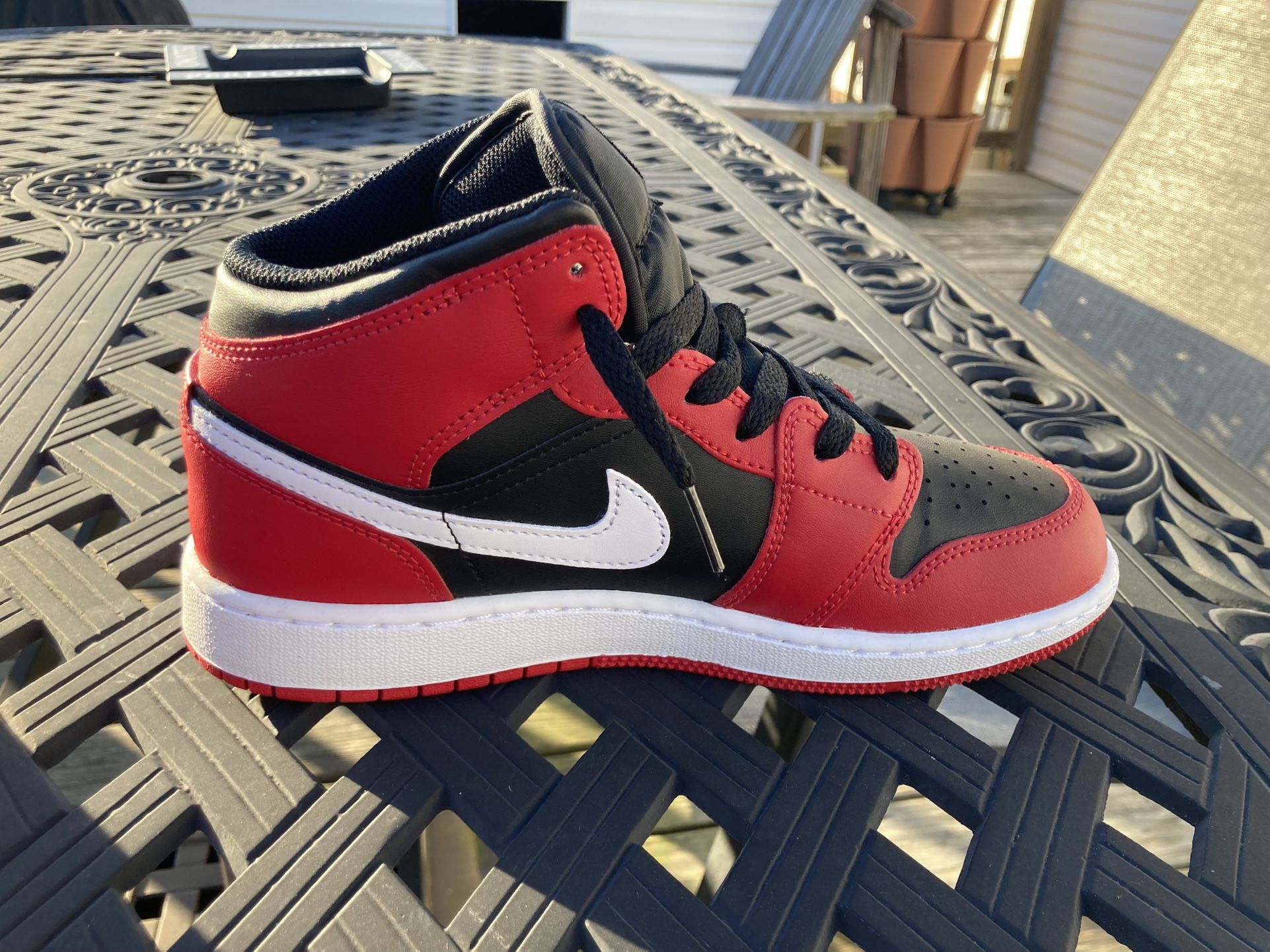 Youth Size 6 Jordan 1 Mid SE