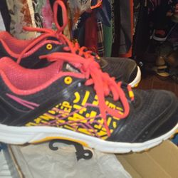Like New Size 7.5 Womens Or 6 MensReebok