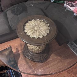 Beautiful Pineapple base glass table 