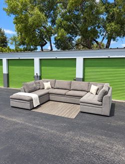 Cindy Crawford Gray Sectional Couch - Sleeper Trundle