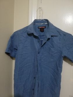 Tony Hawk short sleeve button up. Youth med