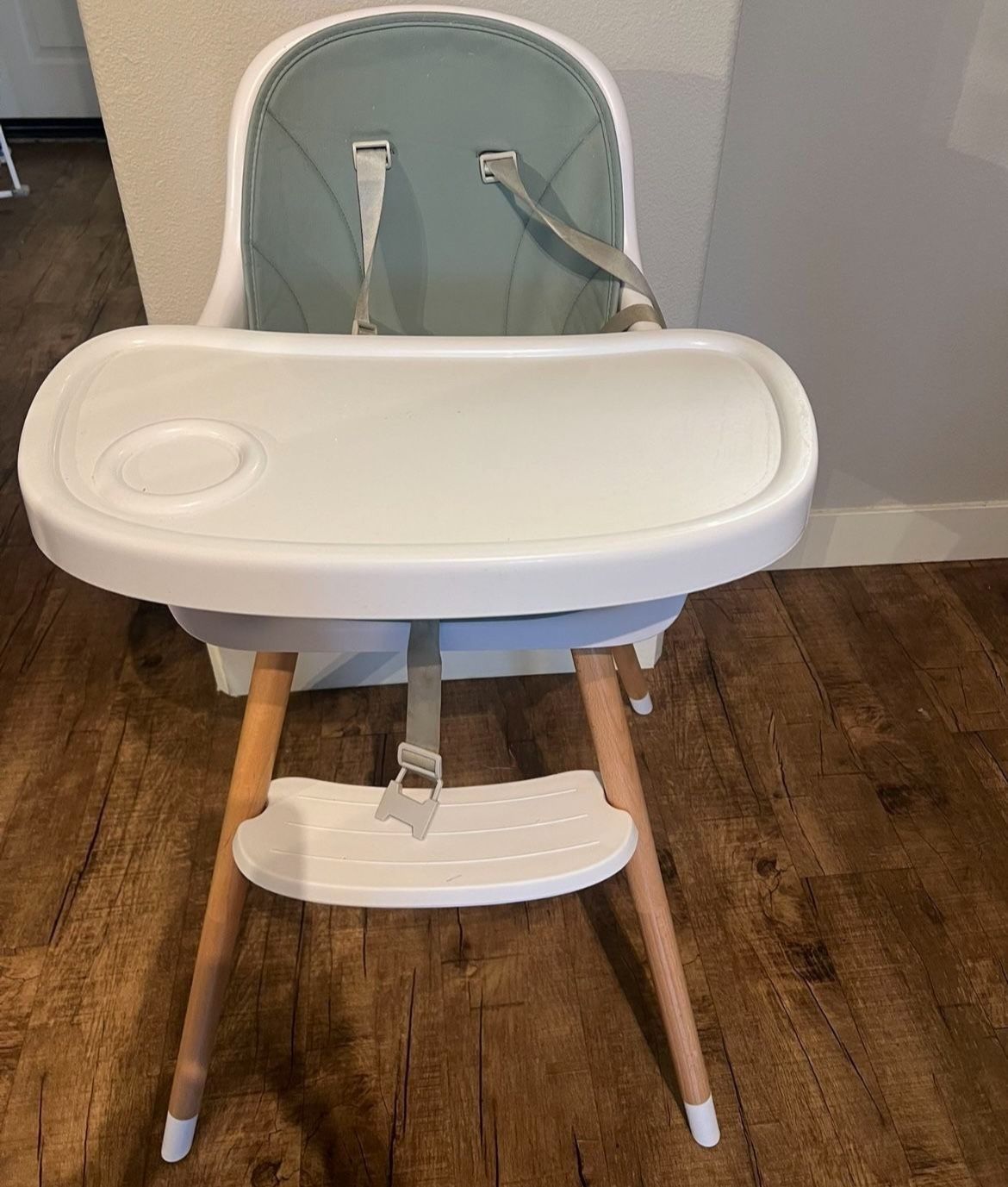 💛Highchair – Clean, Safe, & Ready for Your Little One!