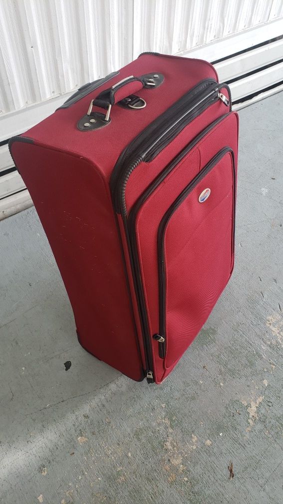 Rolling suitcase