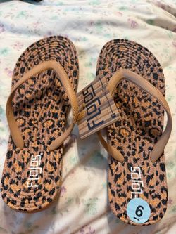 Woman Flojos tan flip flops size 6 NWT