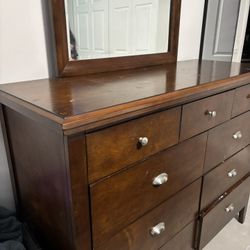 Bedroom Set (4 Pieces And Mirror)