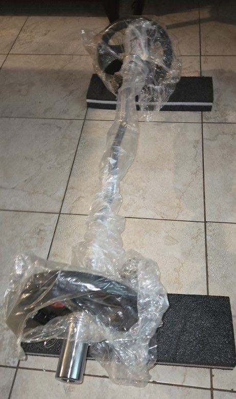 Curl Bar With 45lbs Commercial Grade Spinning Brand New.