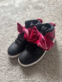 Nike Air Jordan 1 Mid Bow XLD / PS