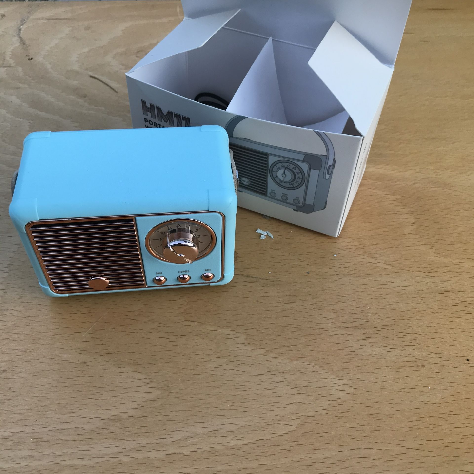 HM11 retro bluetooth speaker new, barely used (in--box )