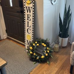 Welcome Sign And Wreath 