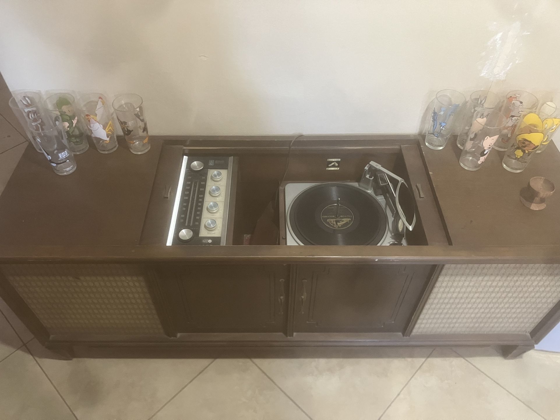 Vintage RCA Victrola Record Player