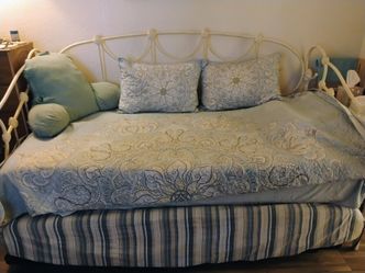 Trundle bed with mattresses