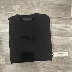 Essential Crewneck “Jet Black”