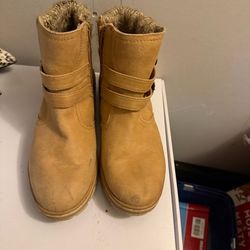 Size 71/2 ladies boots