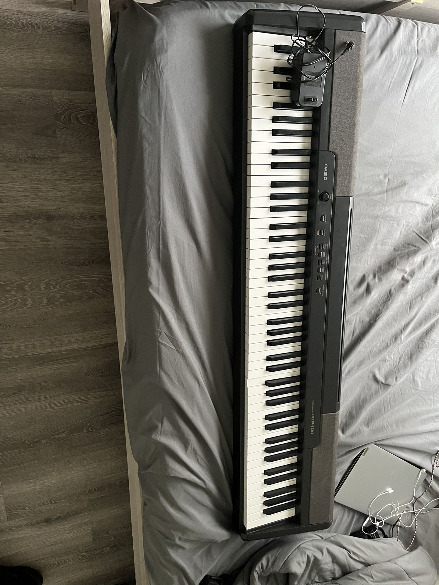 Electric Piano With Stand