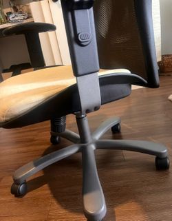 Ergonomic Mesh Office Chair (Pick Up Today  in Cedar Park)