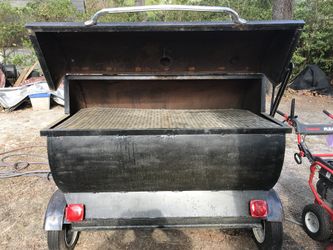 Pull behind smoker grill