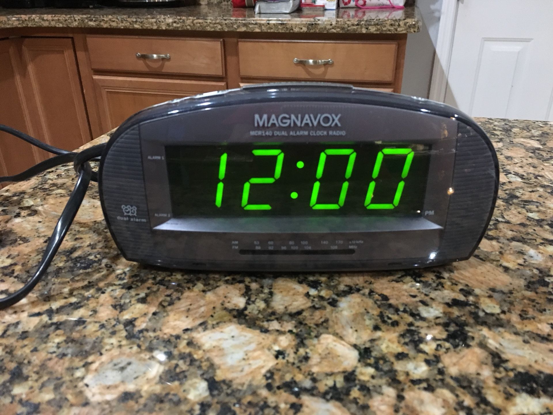 Magnavox MCR140 Big Display Dual Alarm Clock Radio