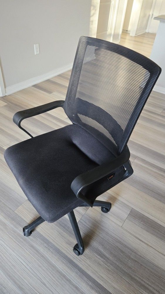 Office Revolving Chair for Sale β Excellent Condition!