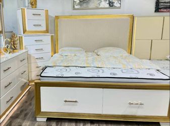 Beautiful complete bedroom set. Excellent quality. Ask for total price. $100 down payment.