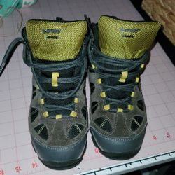 Hi-Tec Hiking Boots, Kids 2.5, Waterproof