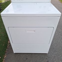 Secadora ESTATE whirlpool con su parte nueva trabaja muy bien y en muy buenas condiciones y muy limpia con una semana de garantía. 