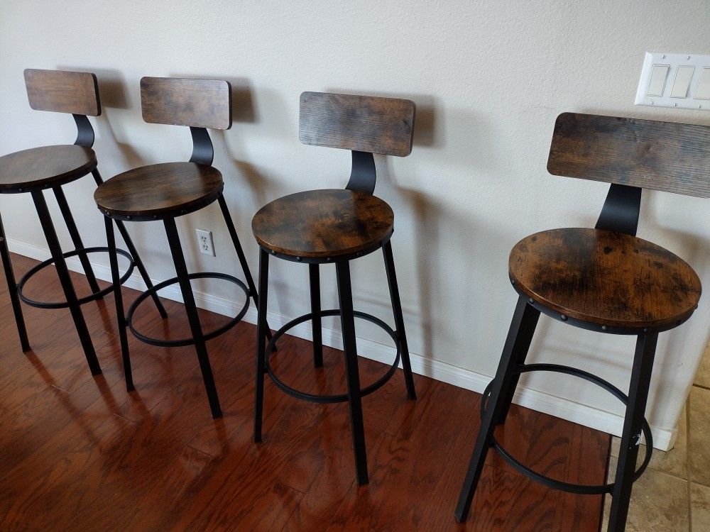 4 Bar Stools - Great Condition 