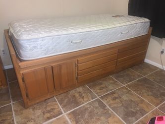 Captain bed like new