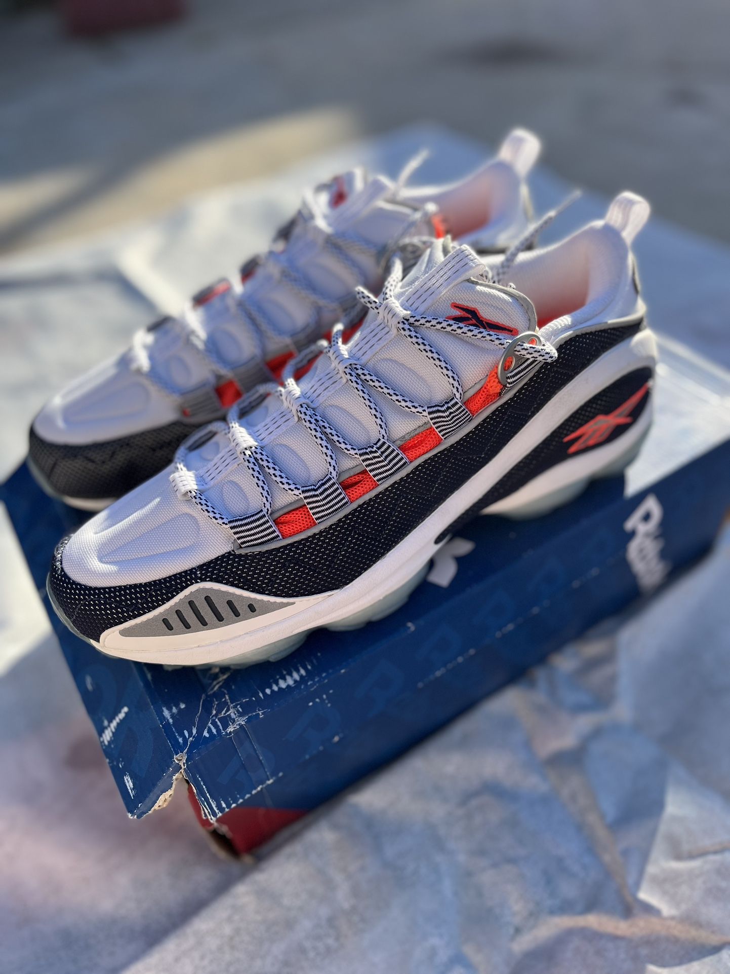 NWB Reebok DMX Run 10 White Blue Cherry Silver Size 10.5