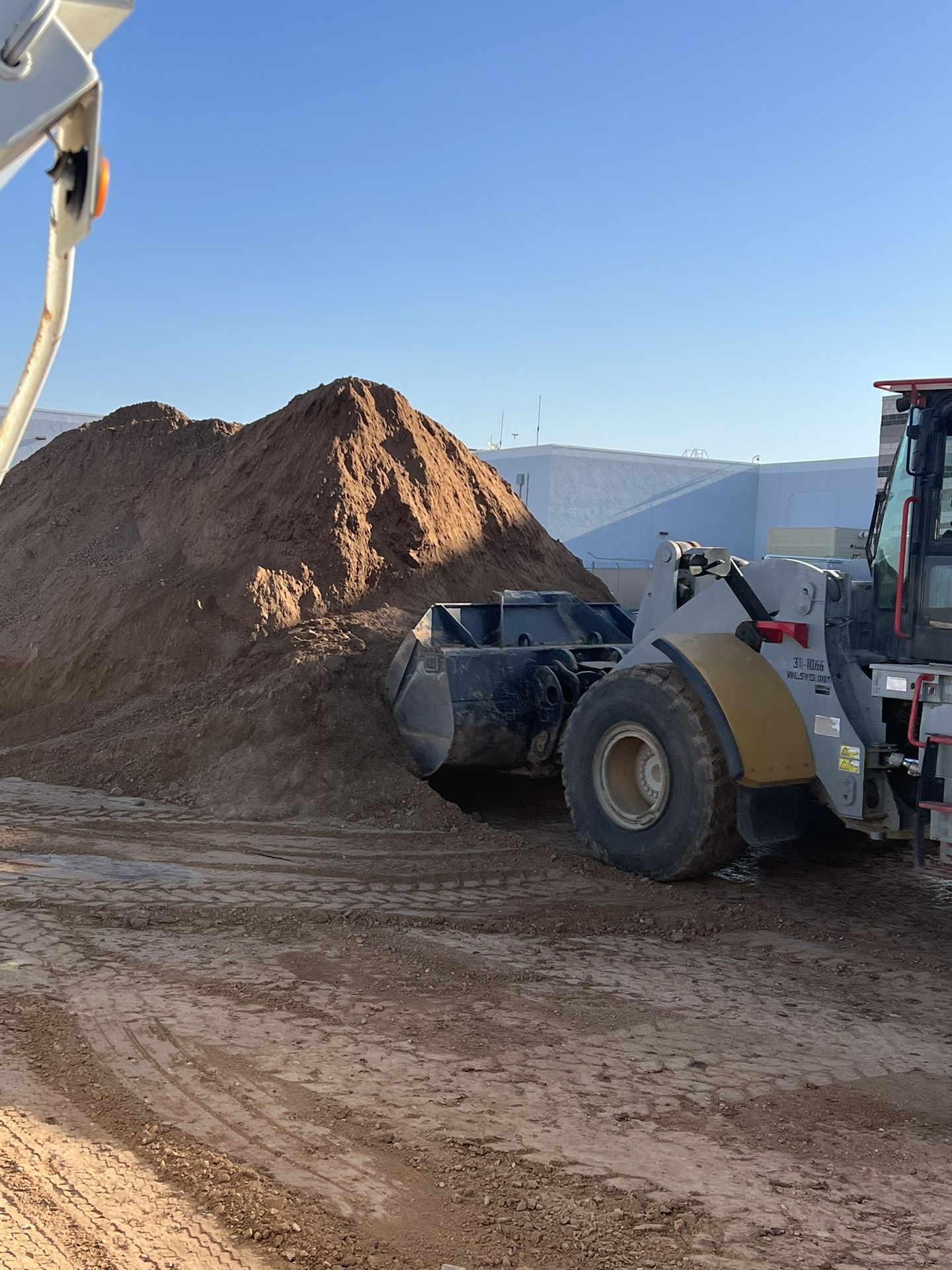 Clean Fill Dirt , Decorative Rock , Gravel 1/4 Minus