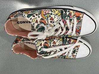 Converse Women’s Size 10 Almost New