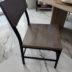 2 Counter Height Bar Stools And 2 Chairs 