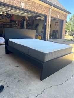 Black Platform Bed Frame with Mattress