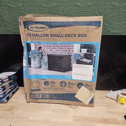 Suncast 22 Gallon Deck Box