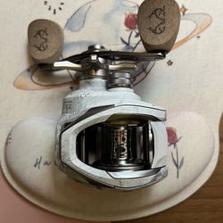 Baitcast Fishing Reel 