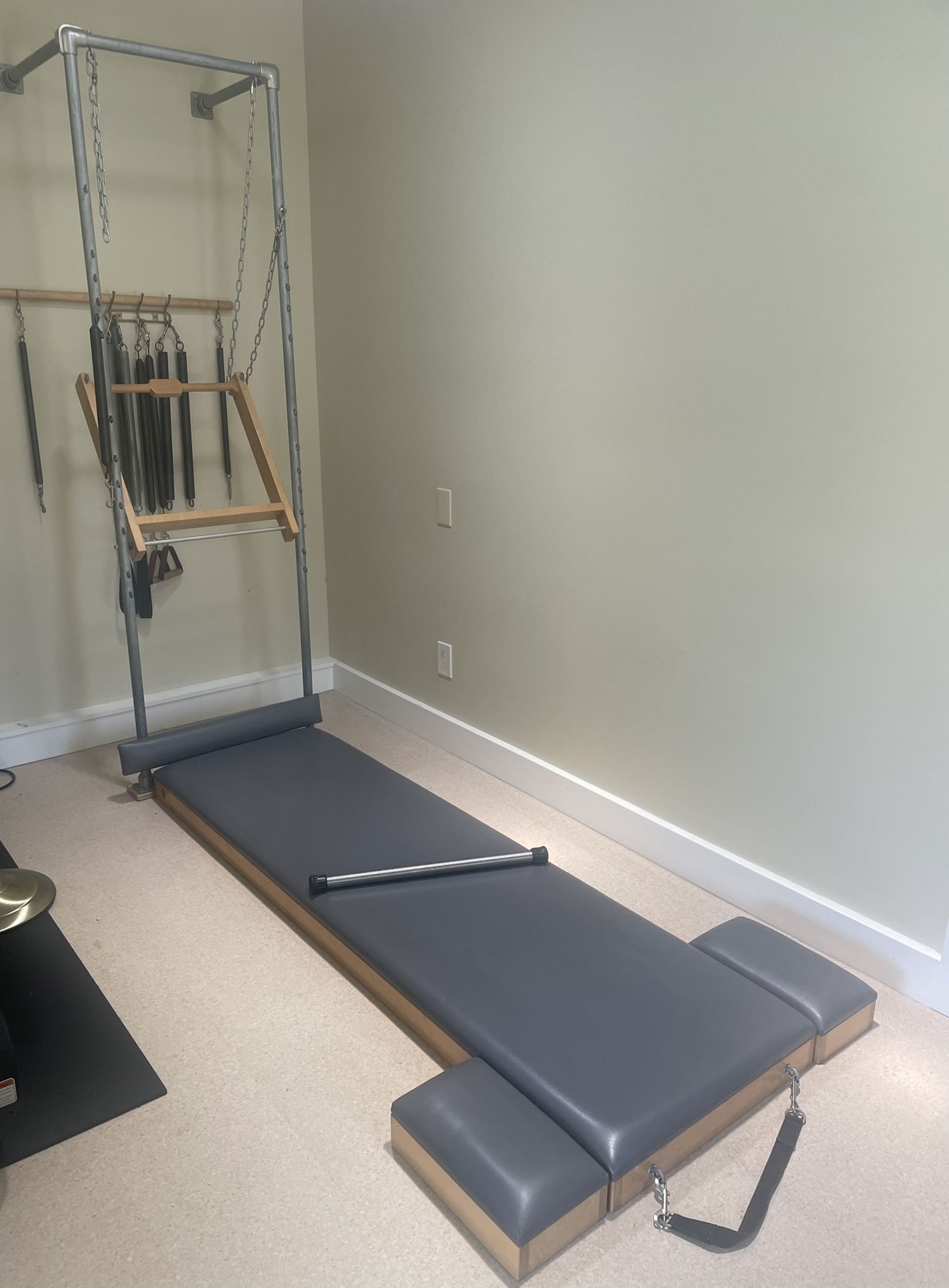 Pilates Wall Unit Tower With High Mat