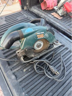 Black & Decker Wood Hawk Circular Saw – Corded