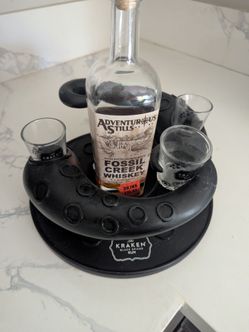 Kraken Bottle and Shot Glass Hodler