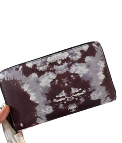 Brand new Marc Jacobs zippered wallet NWT