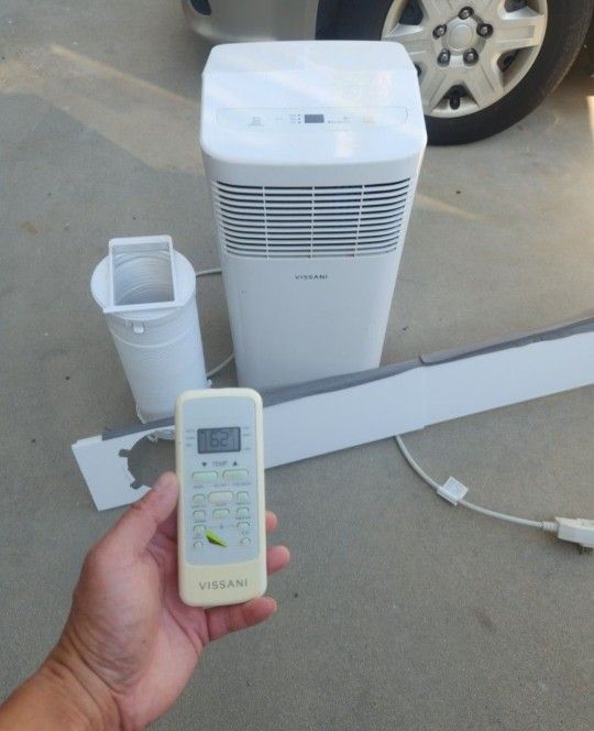 Like New Portable Ac With Hose/ Window Kit And Remote/ Works Great