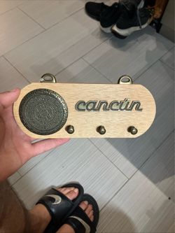 Cancun wooden wall-mounted key holder