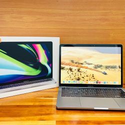 Apple MacBook Pro 13” 2020 TouchBar QuadCore Intel i7 2.3Ghz 16GB RAMm 500GB IRIS PLUS Graphics 4 Thunderbolt 3 Ports!