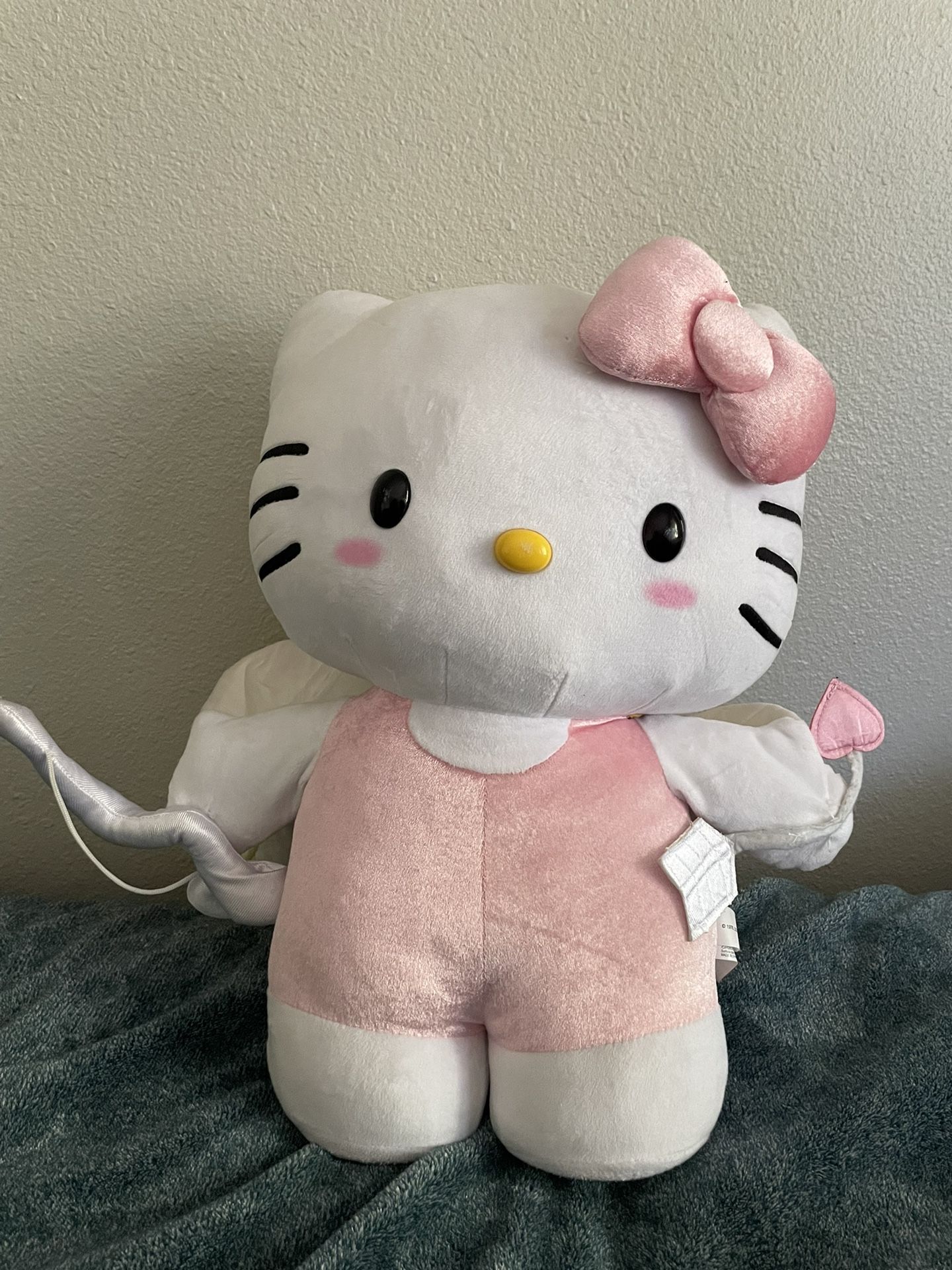 Hello Kitty Angel cupid greeter (Rare)